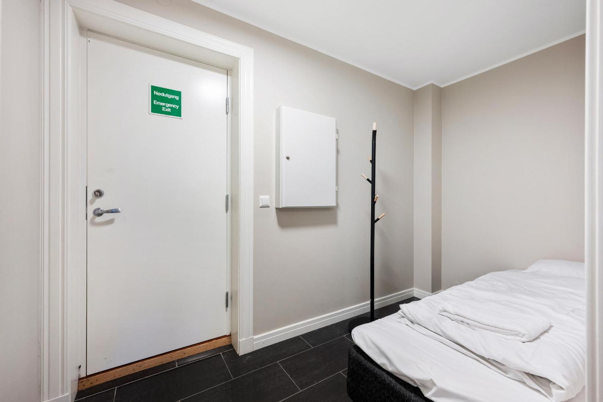 New! Modern City Apt: Central W/ Private Entrence Apartment Bergen Exterior photo