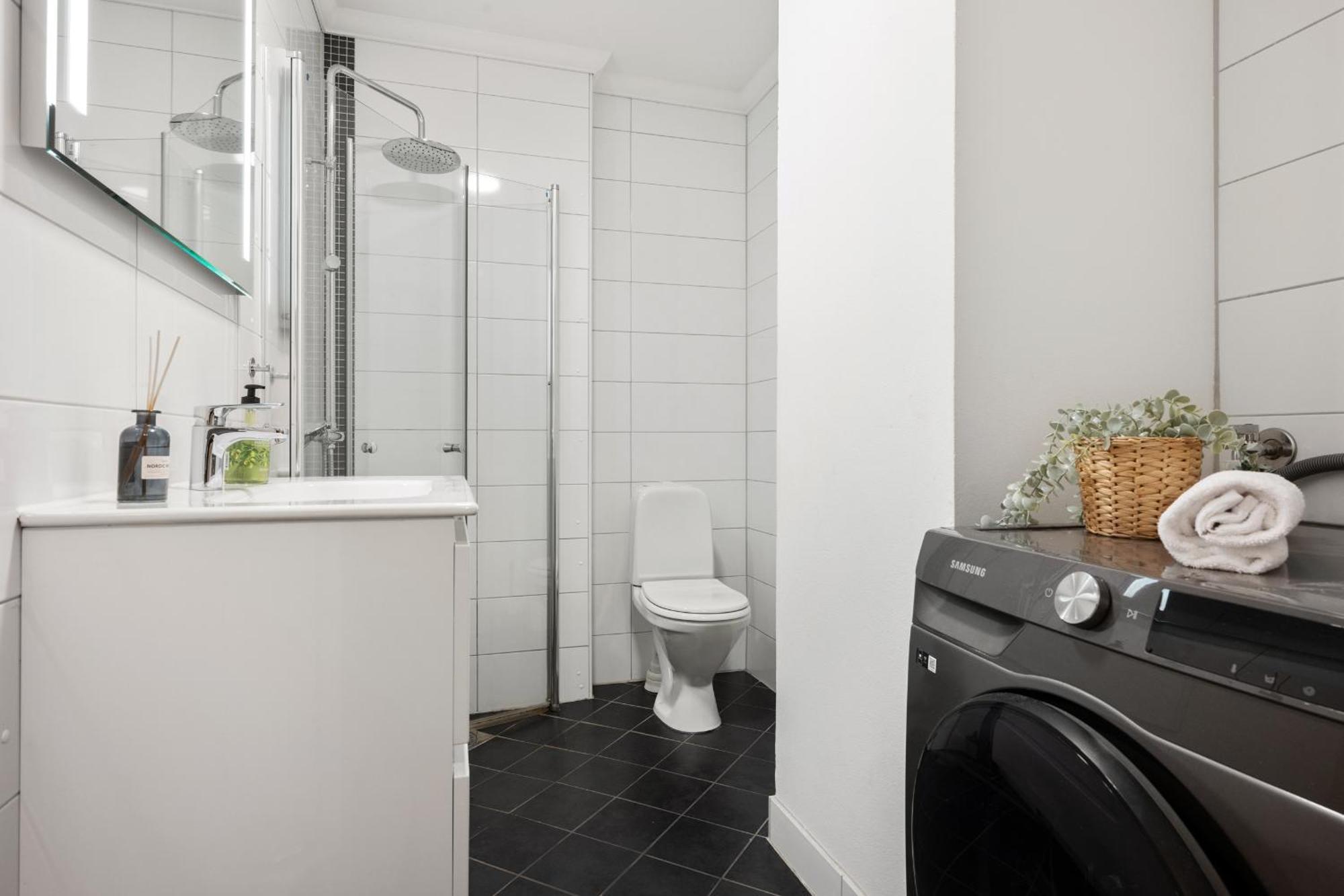 New! Modern City Apt: Central W/ Private Entrence Apartment Bergen Exterior photo