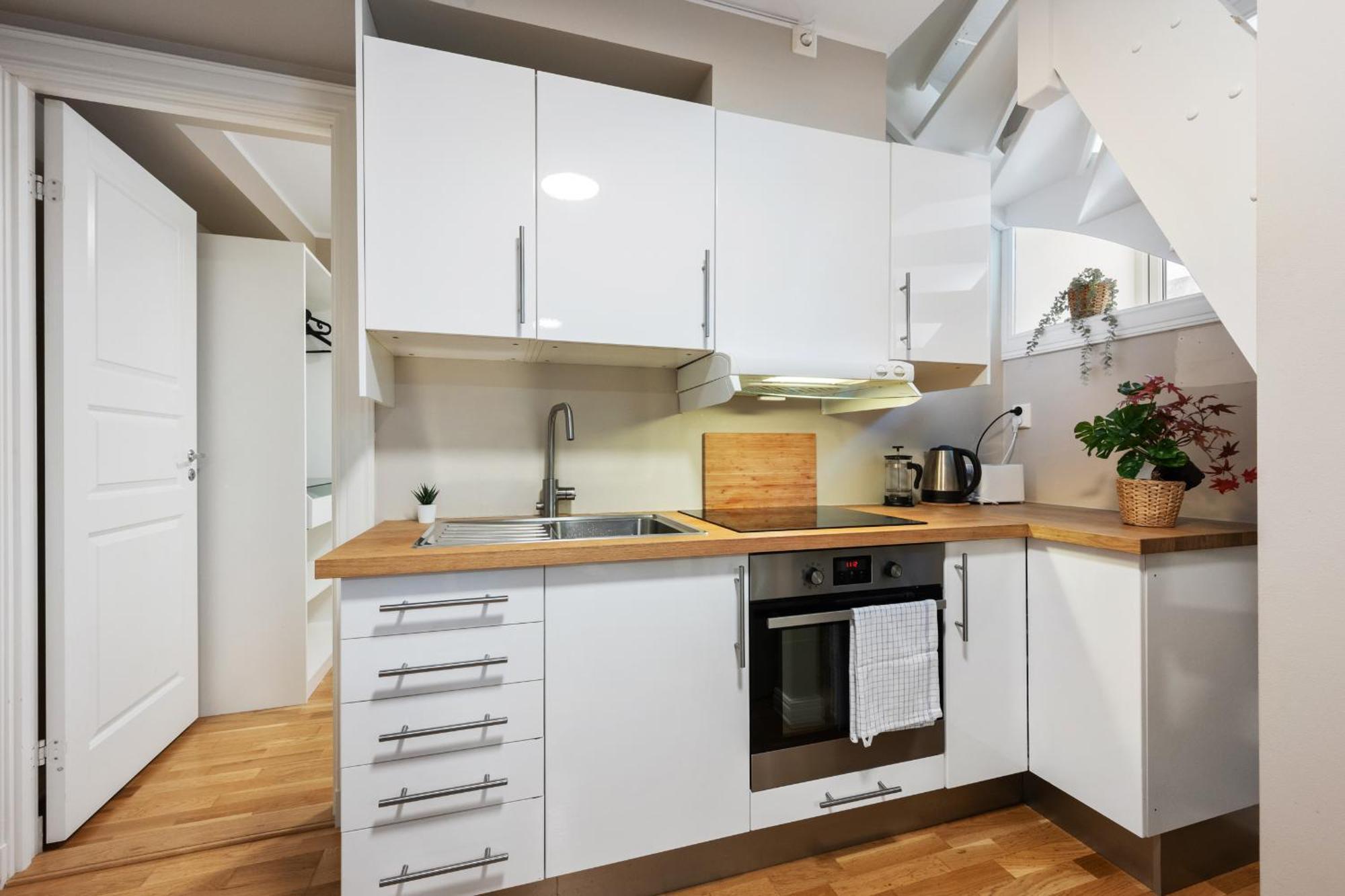New! Modern City Apt: Central W/ Private Entrence Apartment Bergen Exterior photo